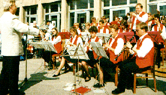 Auftritt vor dem Kulturhaus B&ouml;hlen Anfang der 90er Jahre
