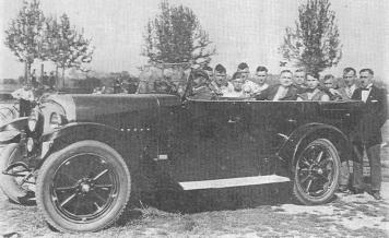 Dr. Fritz Frhlich mit Sportgruppe